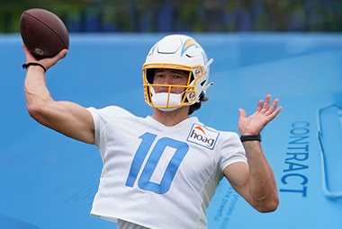 Chargers, QB Justin Herbert agree to 5-year extension worth $262.5